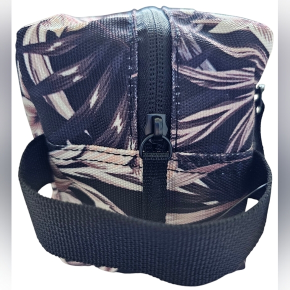 Hurley Black Floral Toiletry/ Make-Up Bag, New With Tags - Picture 3 of 5